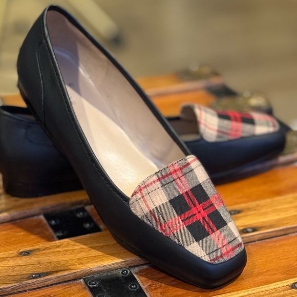 Bandolino Liberty Plaid Loafers in Black,Tan and Red - Picture 2 of 9